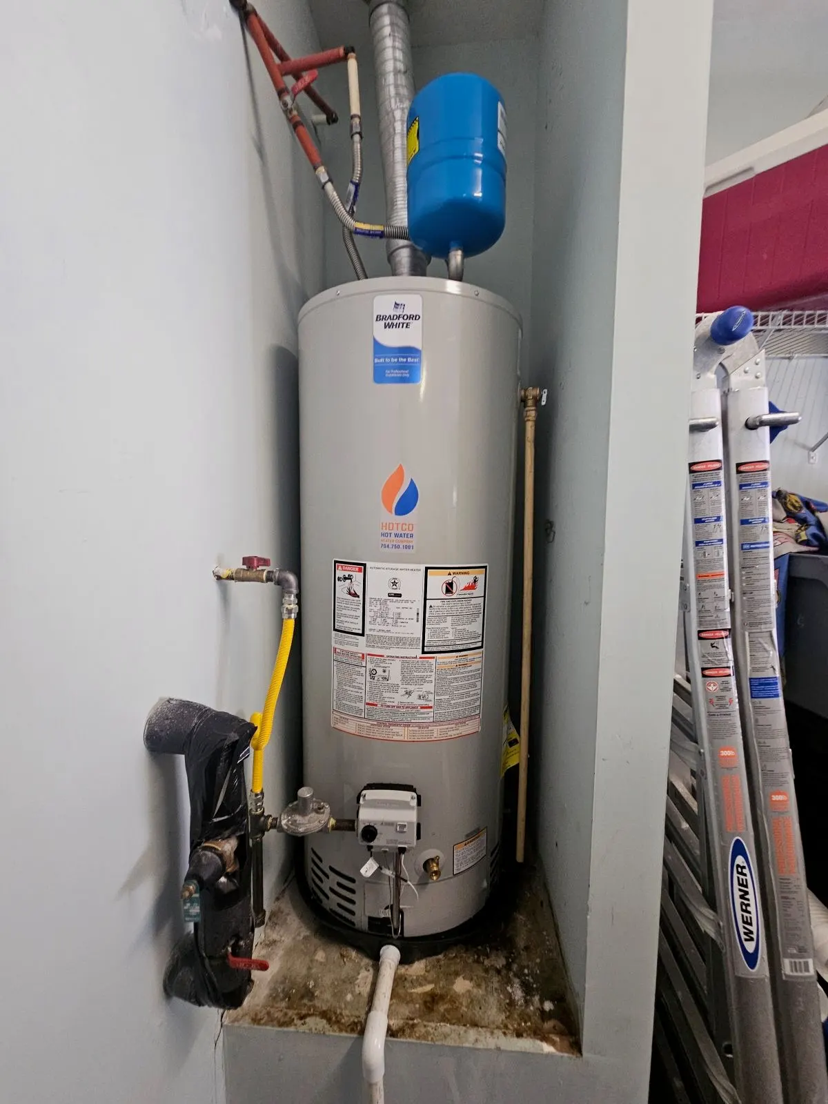 Gas tank water heater installed by HOTCO with thermal expansion tank, seismic straps and code-compliant piping - Water Heater Replacement
